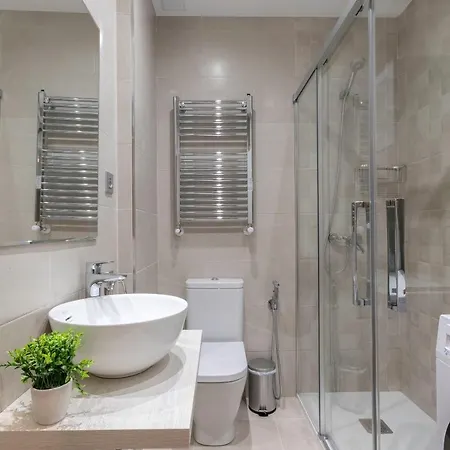 Recien Reformado Junto A Metro San Mames *